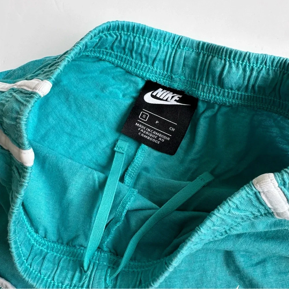 Nike Dolphin Shorts - Picture 4 of 5
